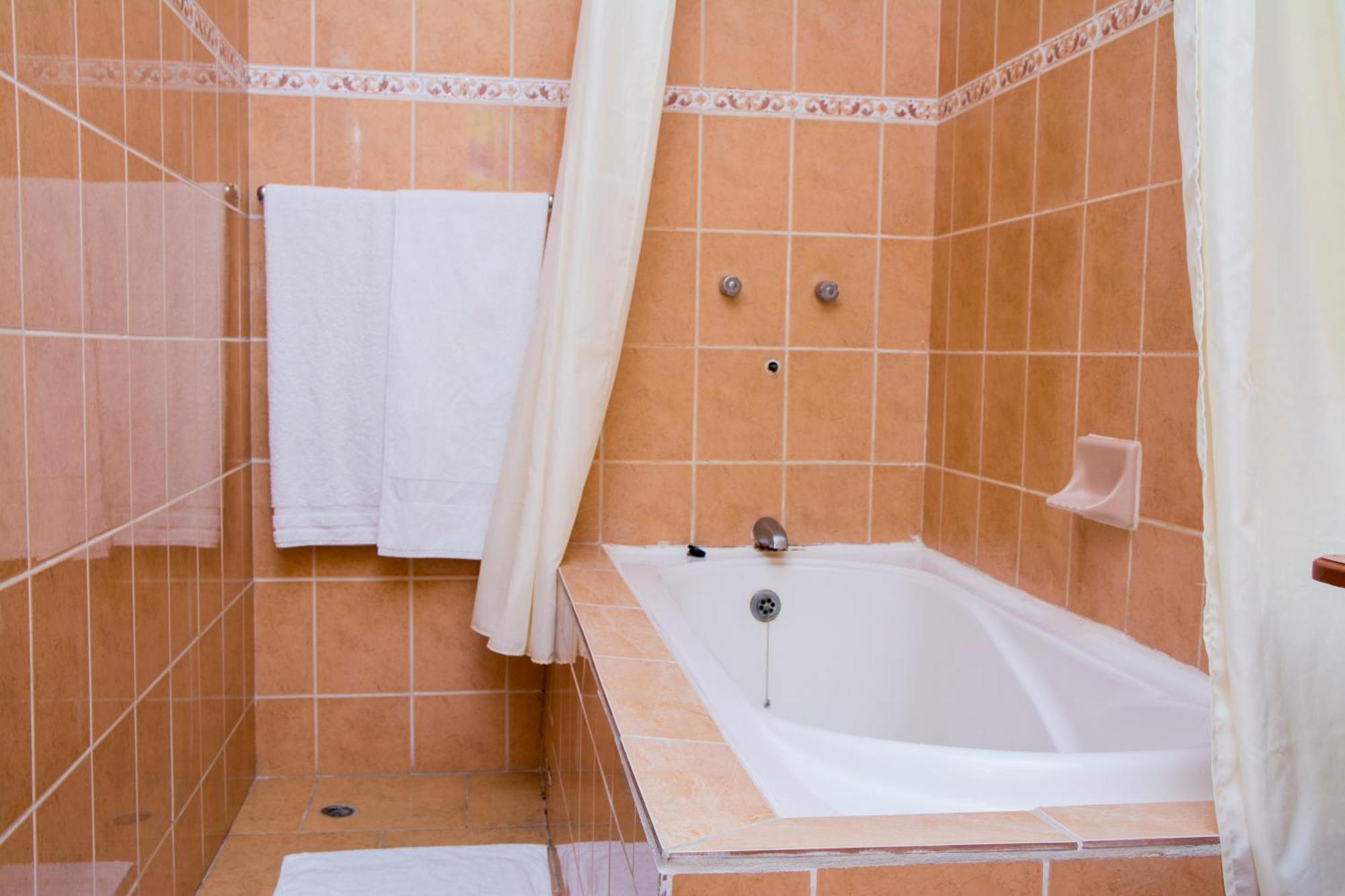 Windjammer International Cuisine & Comfort Inn Georgetown Kamer foto
