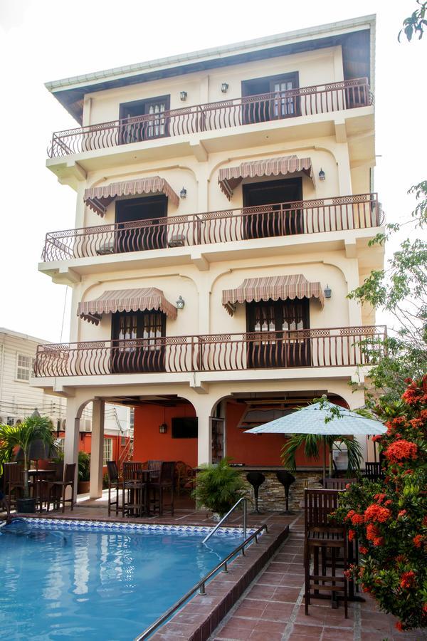 Windjammer International Cuisine & Comfort Inn Georgetown Buitenkant foto