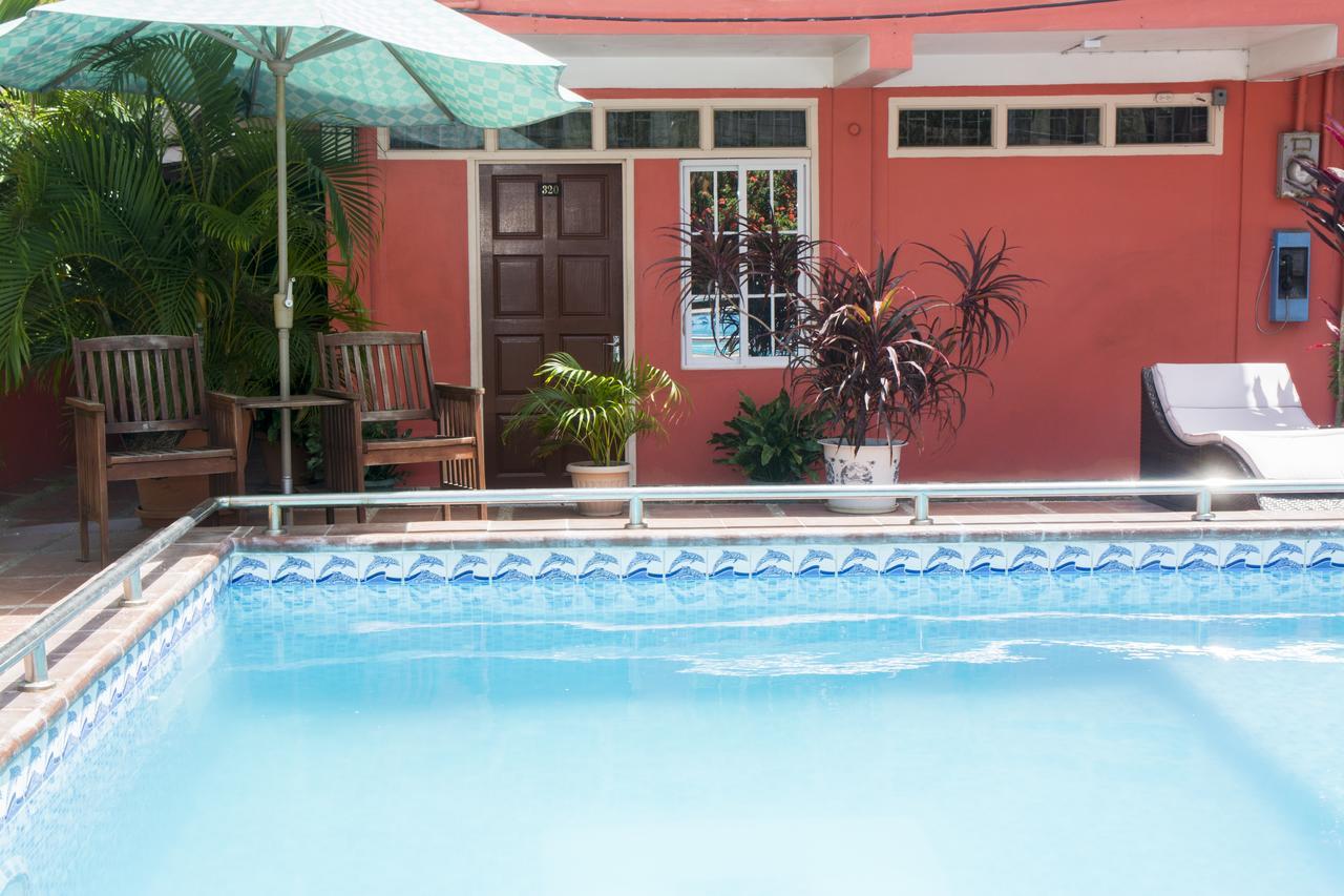 Windjammer International Cuisine & Comfort Inn Georgetown Buitenkant foto