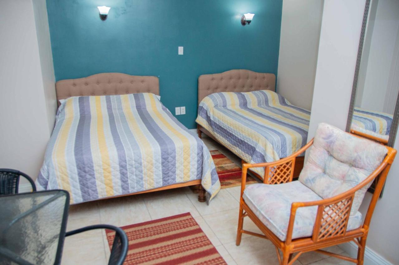 Windjammer International Cuisine & Comfort Inn Georgetown Buitenkant foto